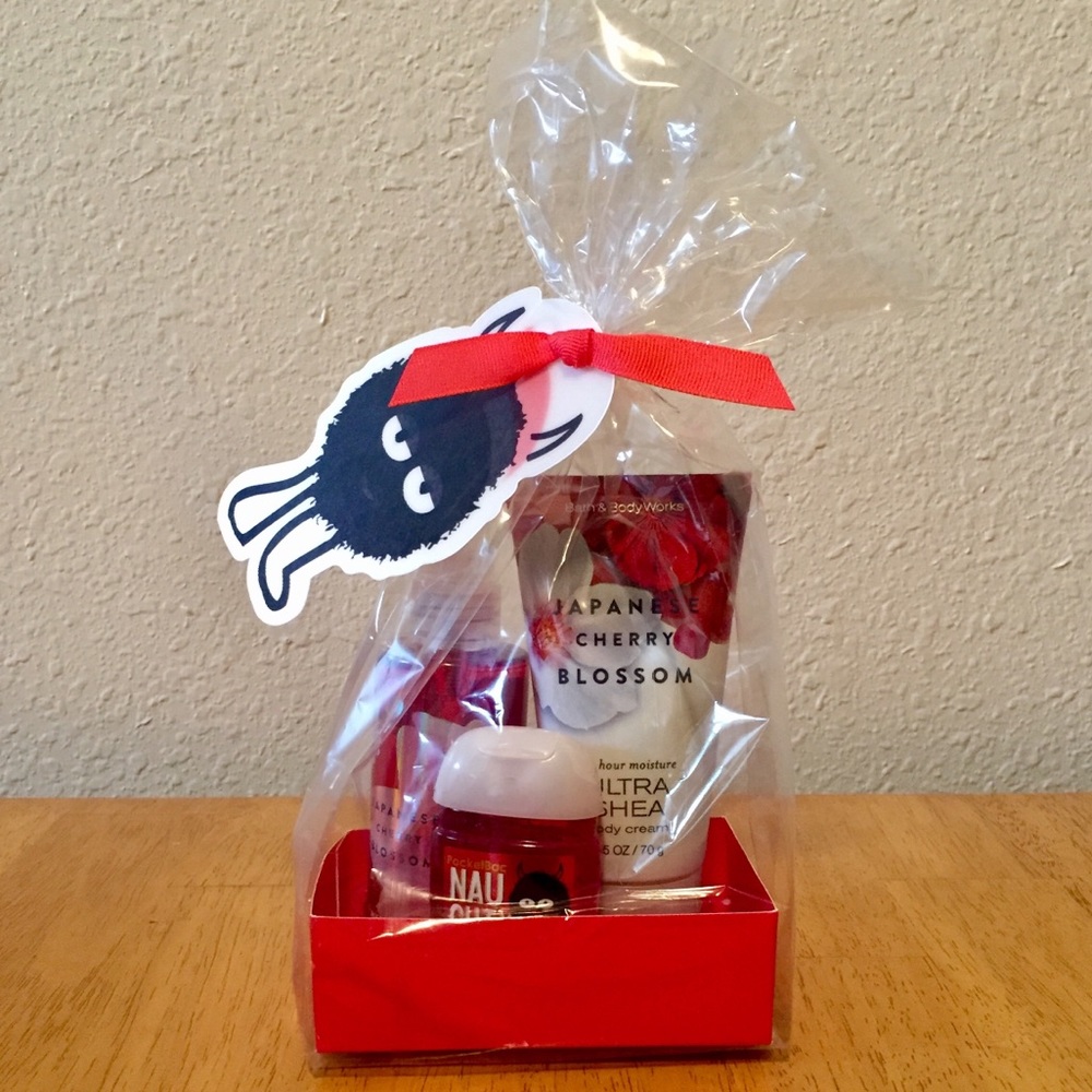 NWT 🍒🌸 Bath & Body Works Gift Set